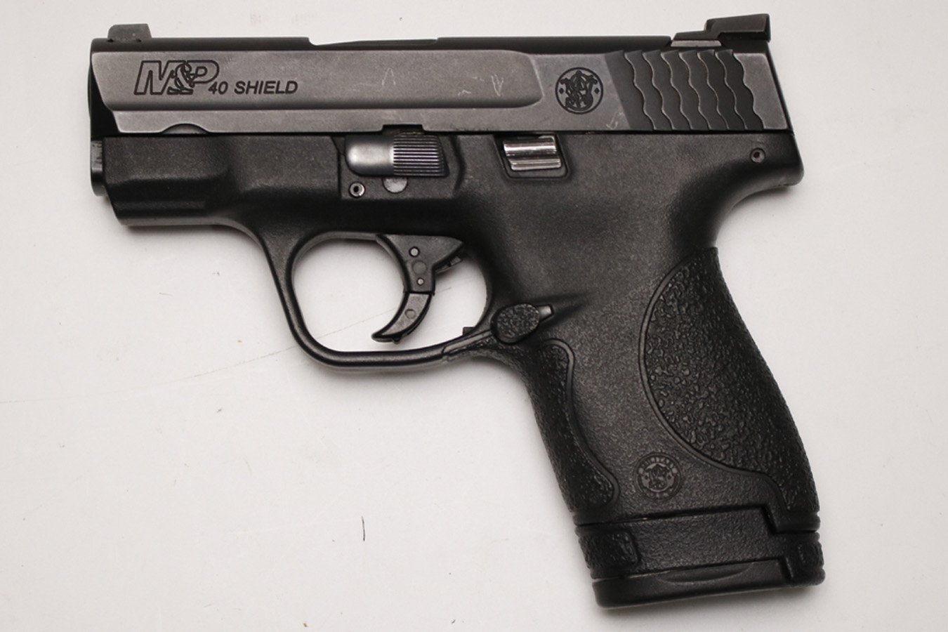 SMITH AND WESSON M&P40 Shield 40 S&W Police Trade-in Pistol